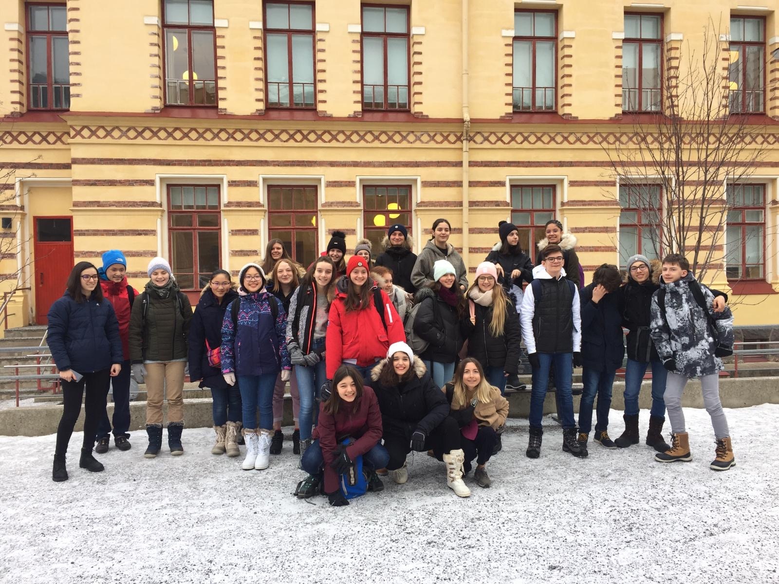 3 Devant l'école des Finlandais 2