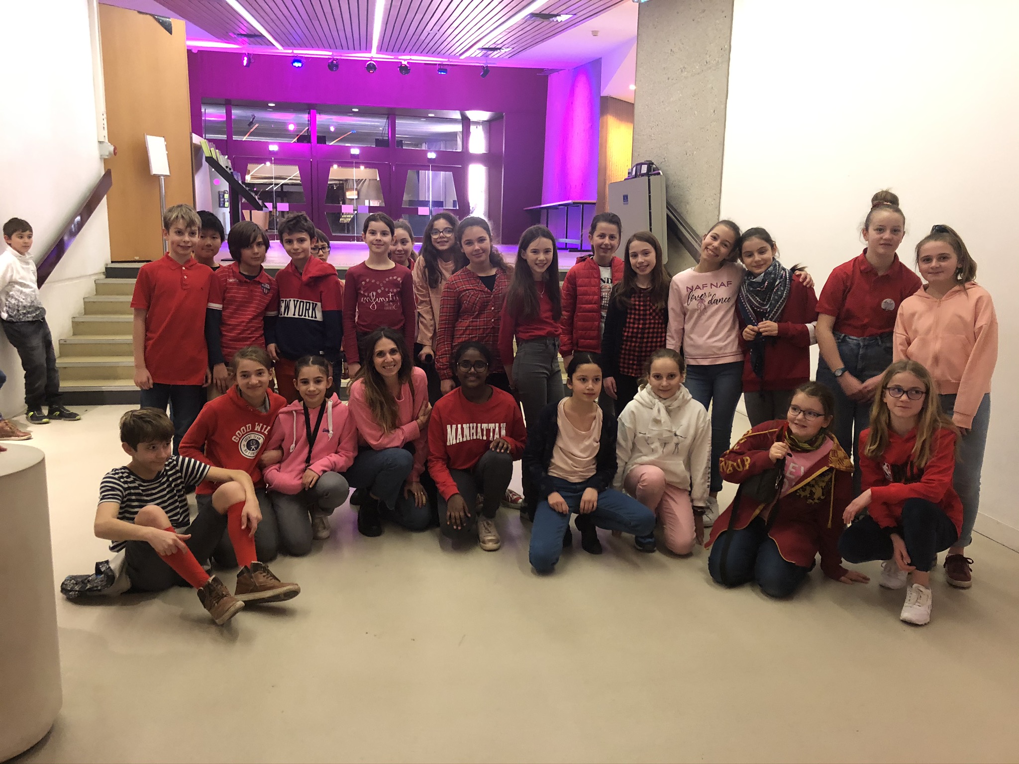 Auditorium, les 6A en rouge ou rose pour cette même journée de St Valentin