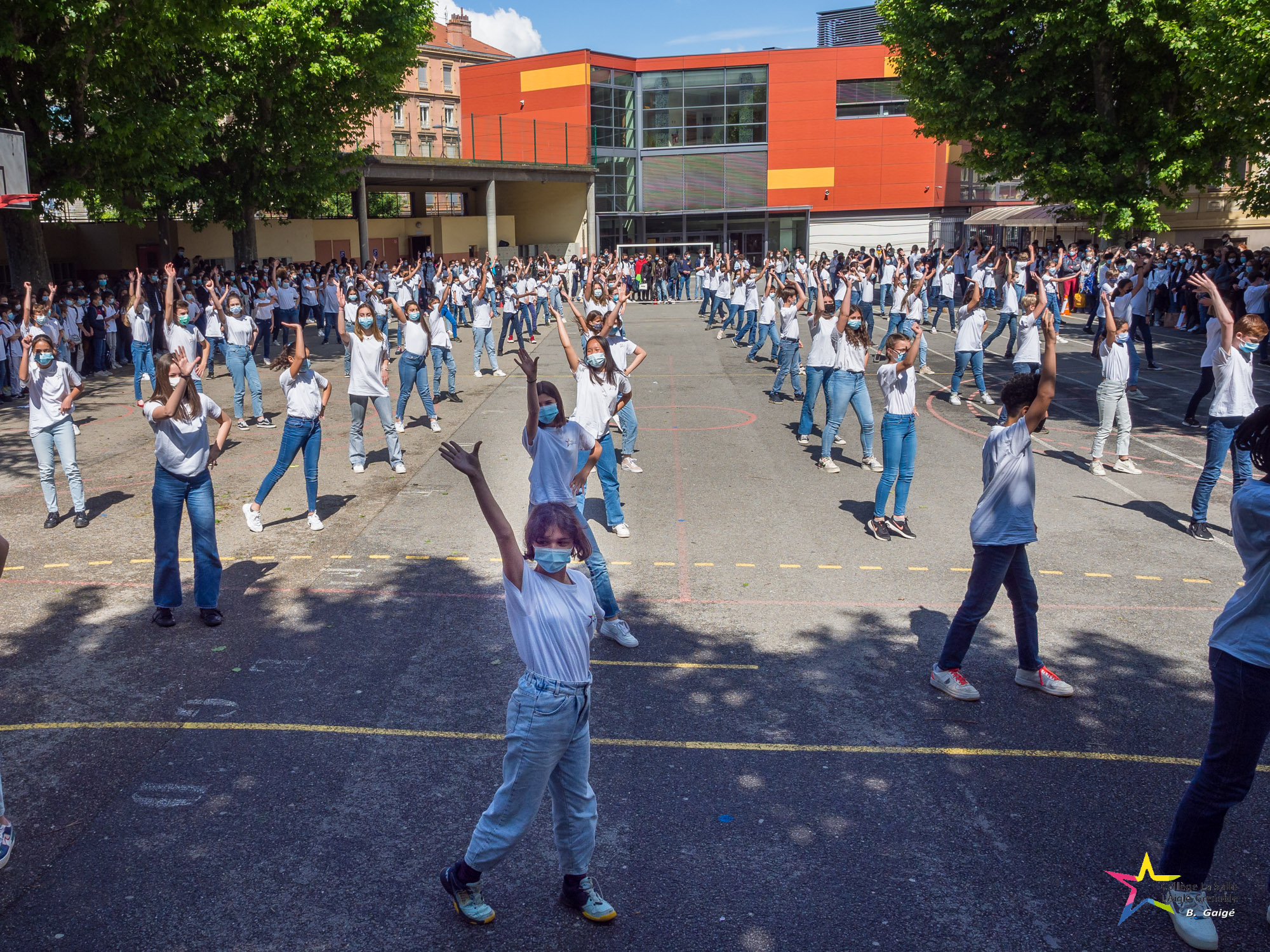 Chorégraphie dans la cour
