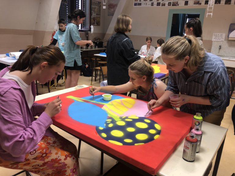 Lire la suite à propos de l’article Atelier peinture en 3e : bravo les artistes !