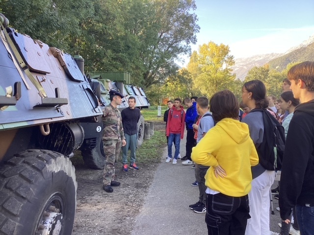 Lire la suite à propos de l’article Visite de la classe Défense à la base militaire de Varces