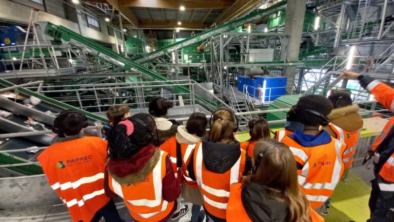 Lire la suite à propos de l’article Sortie des 6e au centre de tri Athanor